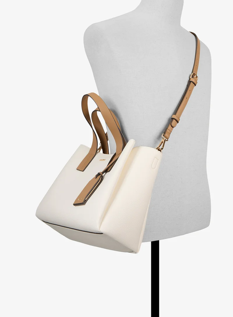 الدو حقيبة أكيلة